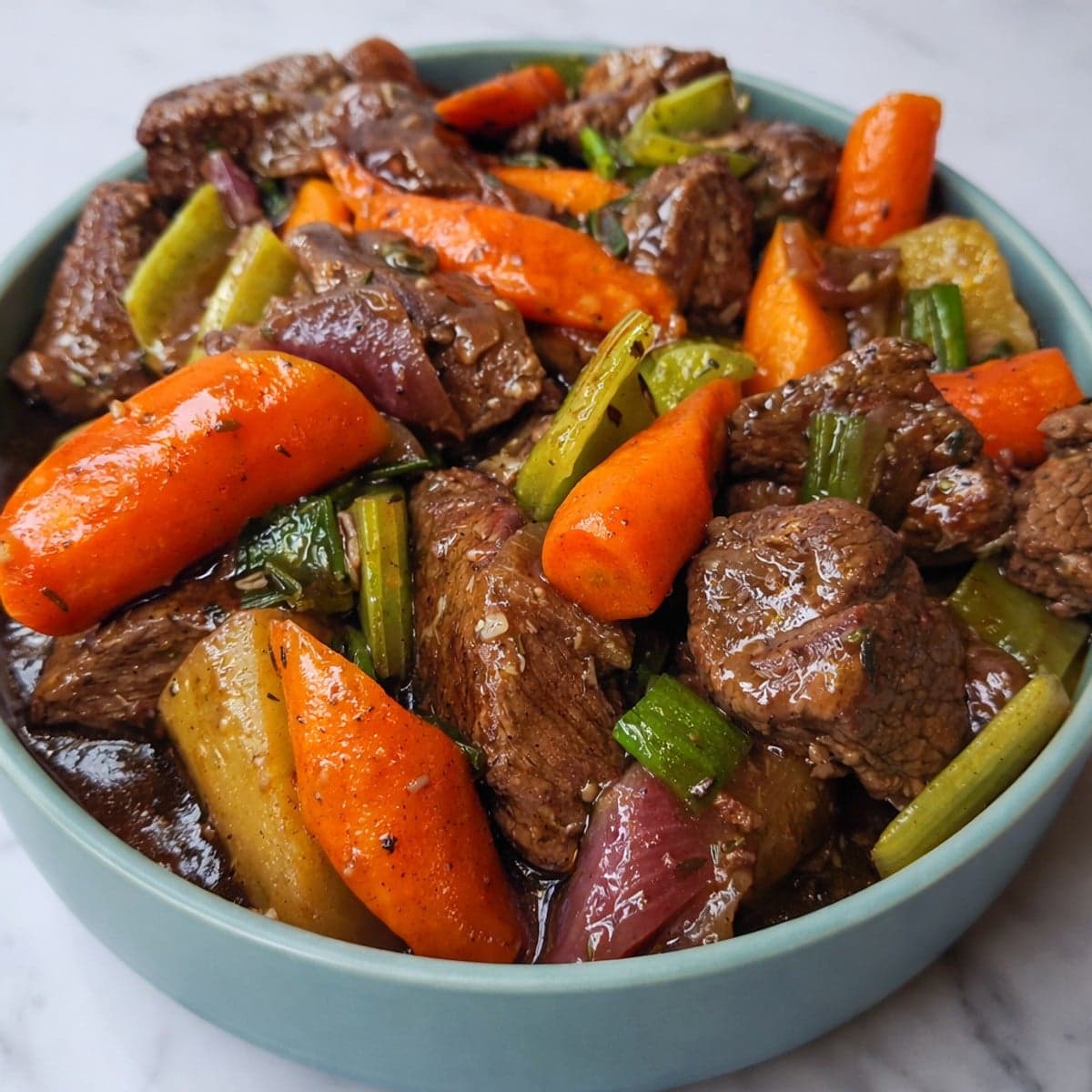 Sauté de pommes et boeuf au vinaigre.