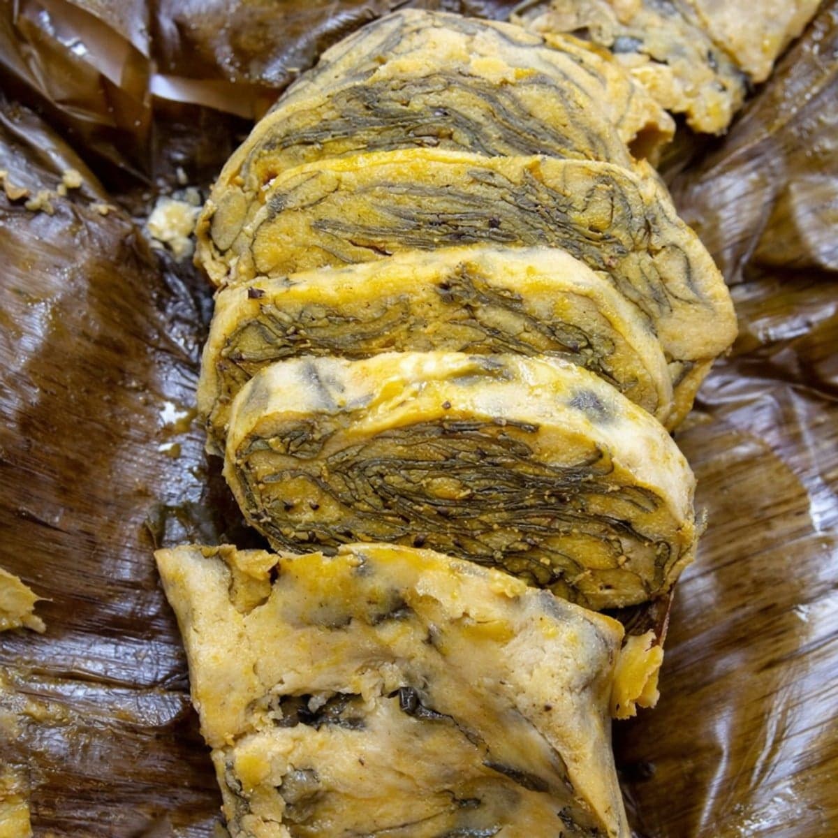 Tenue militaire ou gâteau de maïs aux feuilles de macabo