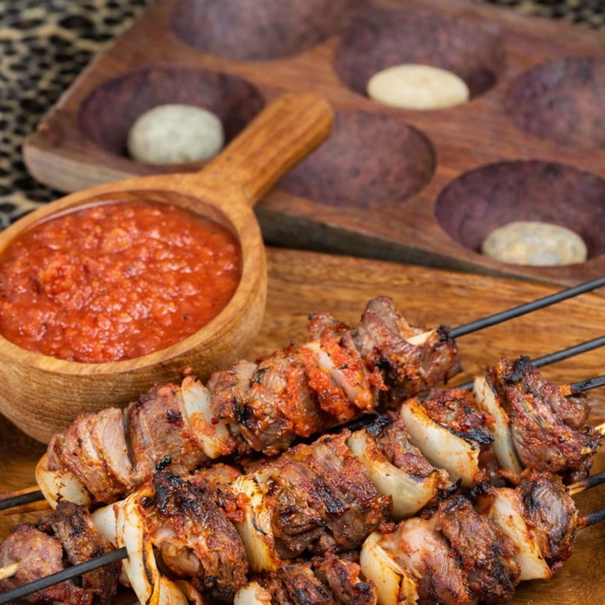 Des brochettes de chèvre tendres et délicieuses