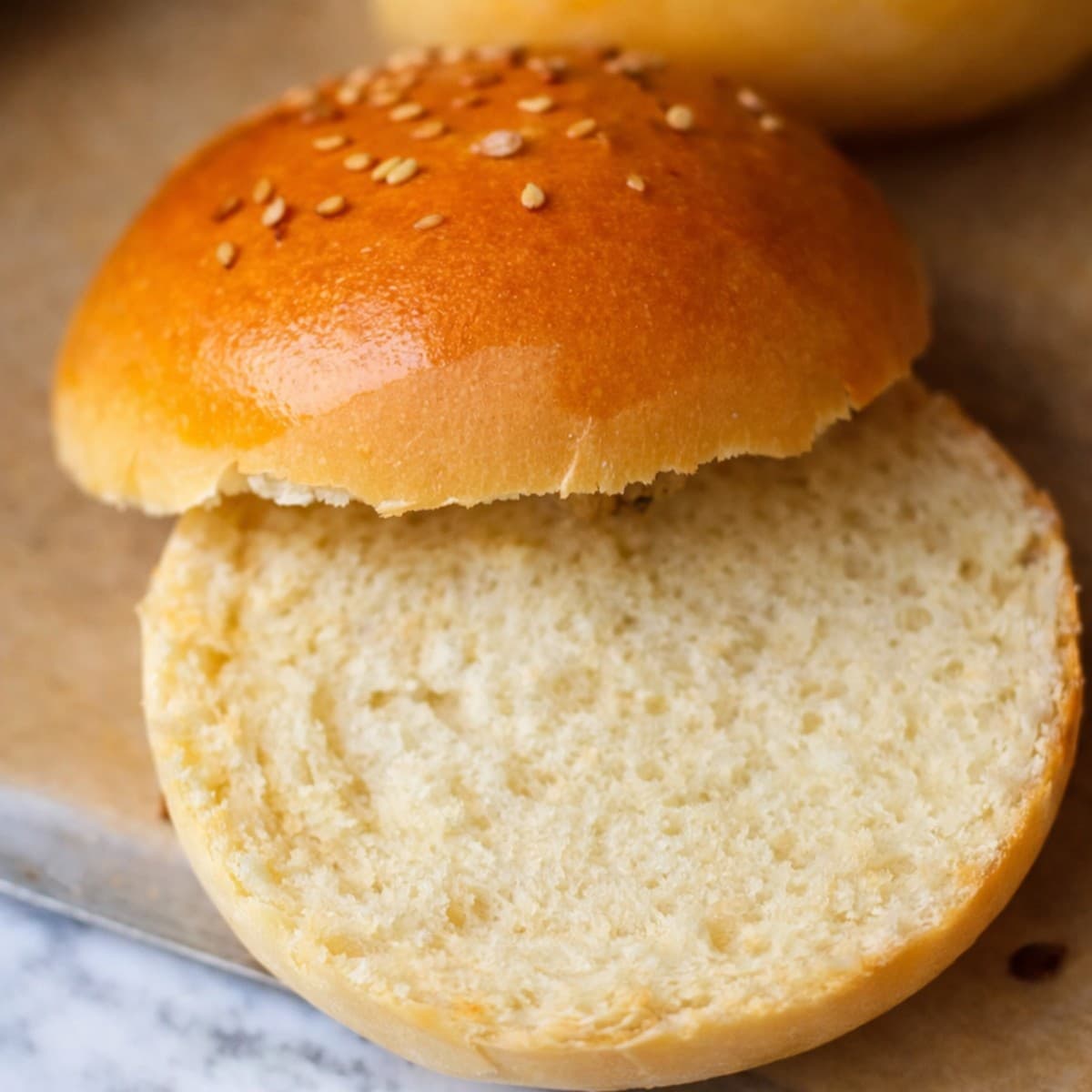 Pains burger maison moelleux : recette boulangère