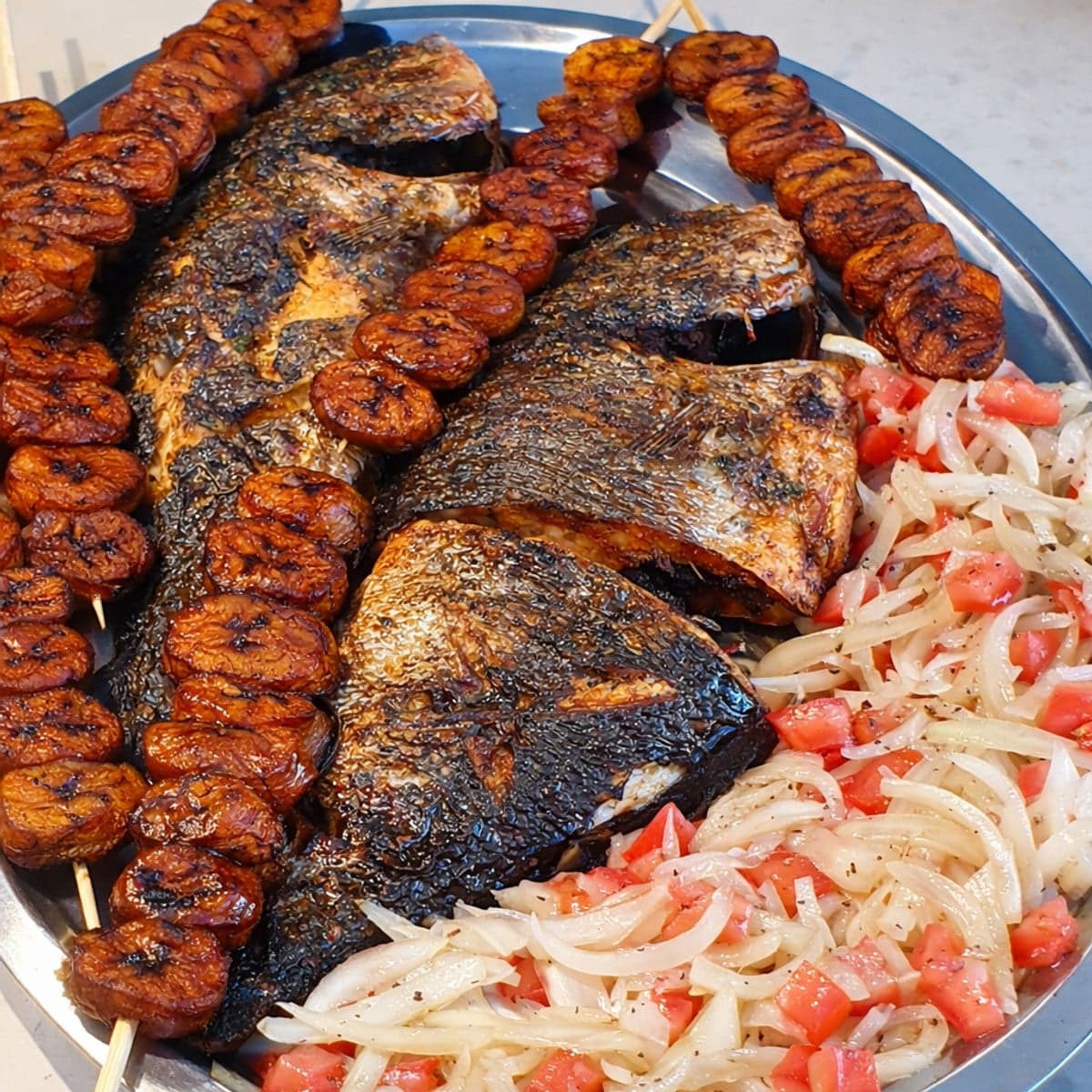 Poisson braisé : recette africaine savoureuse