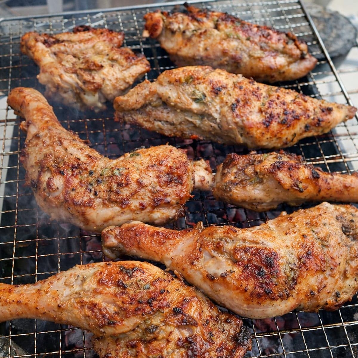 Poulet braisé après une marinade au jus d’ananas