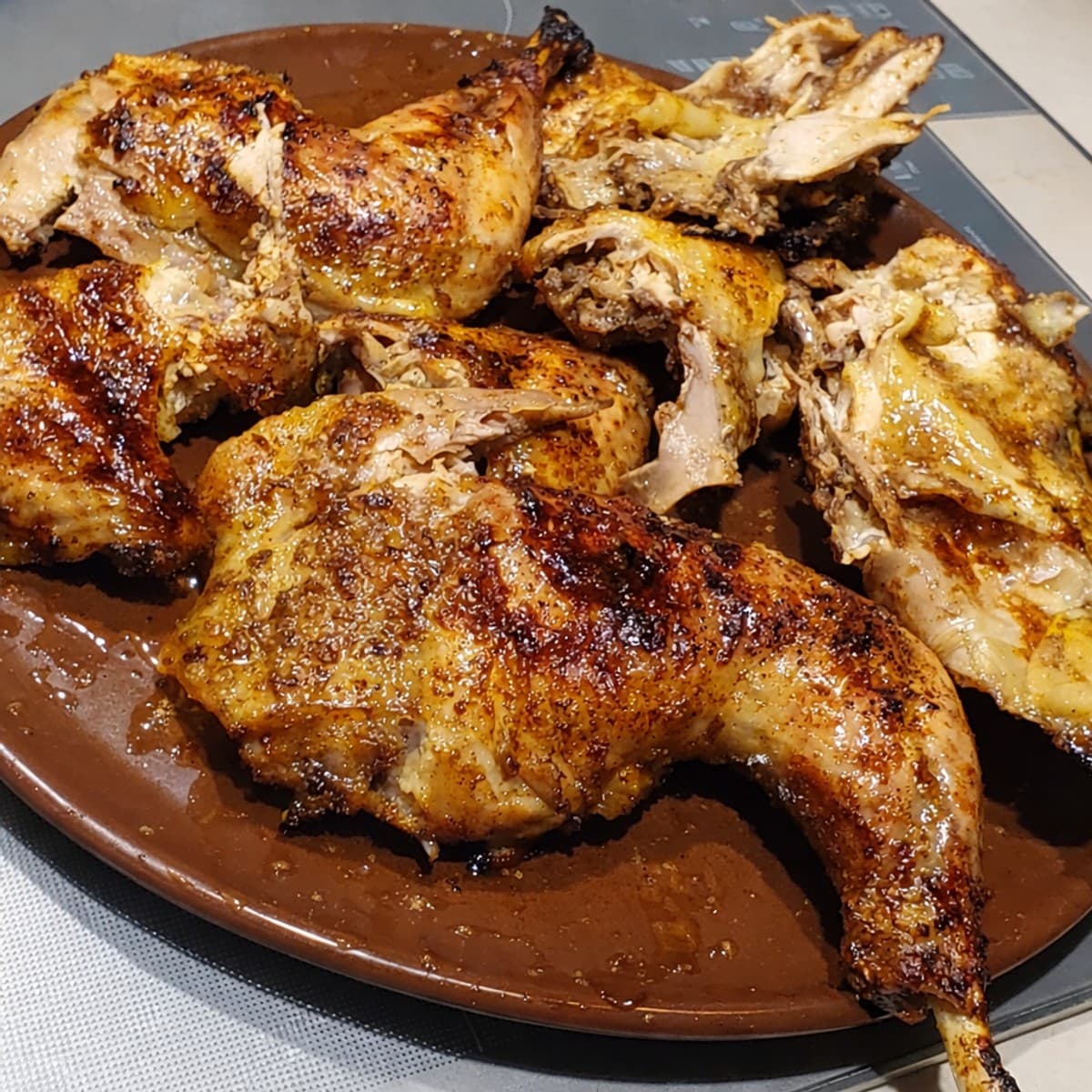 Poulet braisé avec attiéké