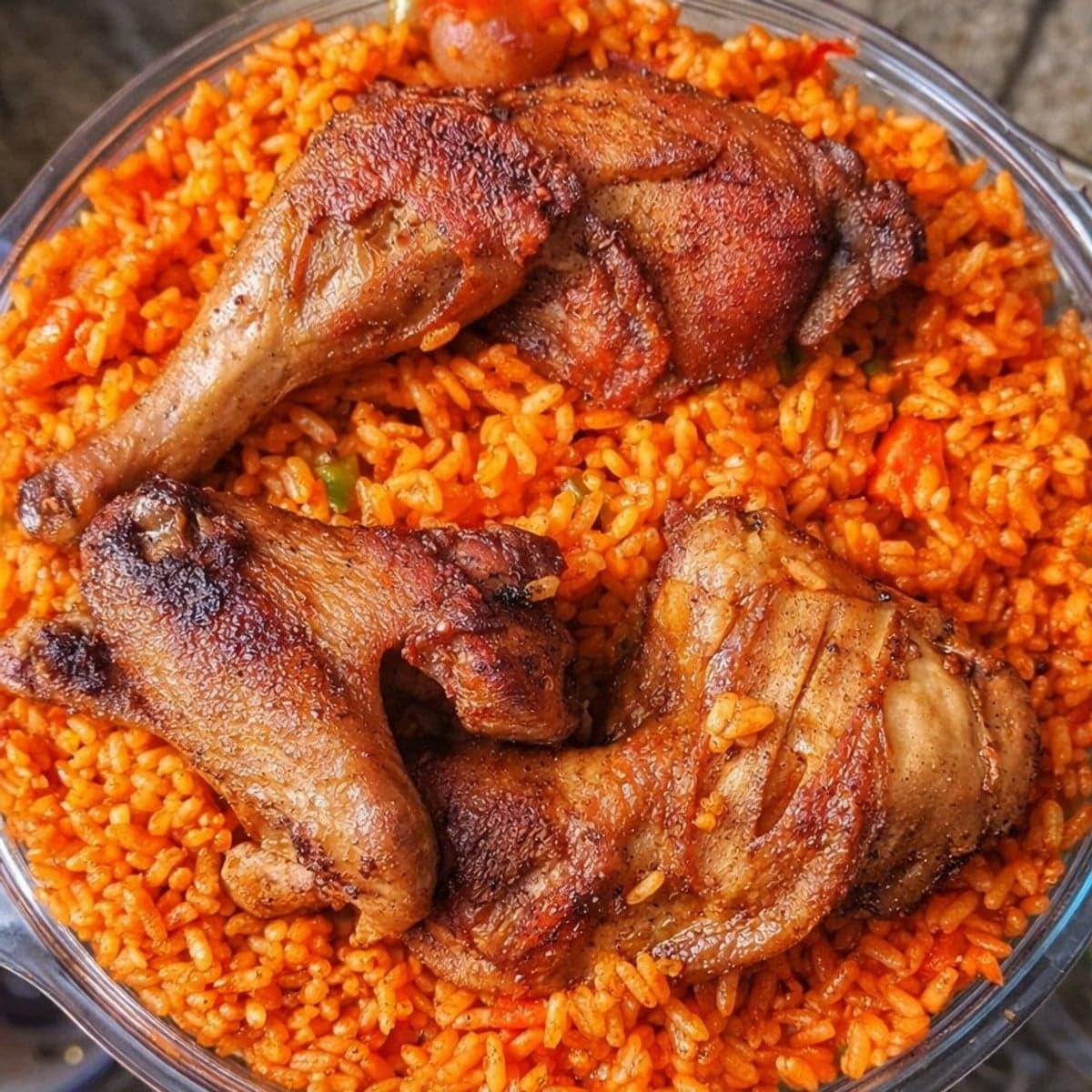 Riz jollof au poulet : recette africaine colorée