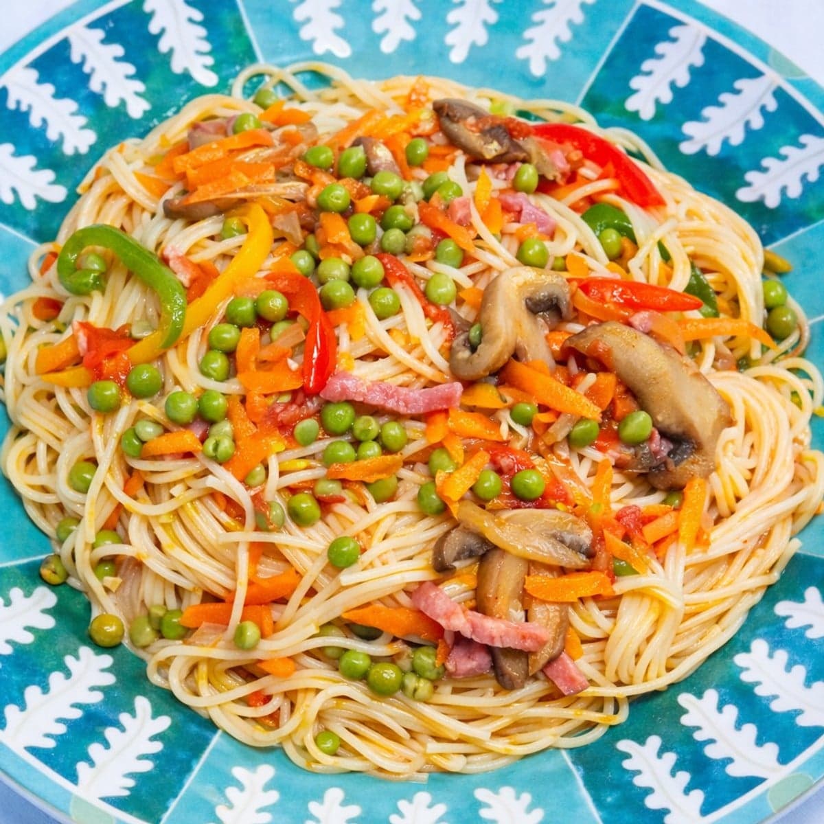Spaghetti aux légumes et aux lardons