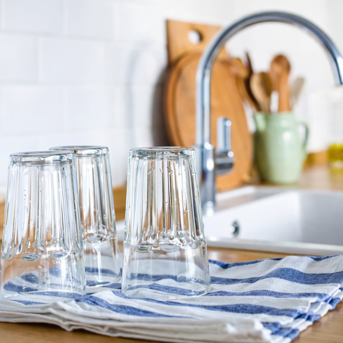 5 astuces magiques pour des verres scintillants et éclatants de propreté comme dans les restos