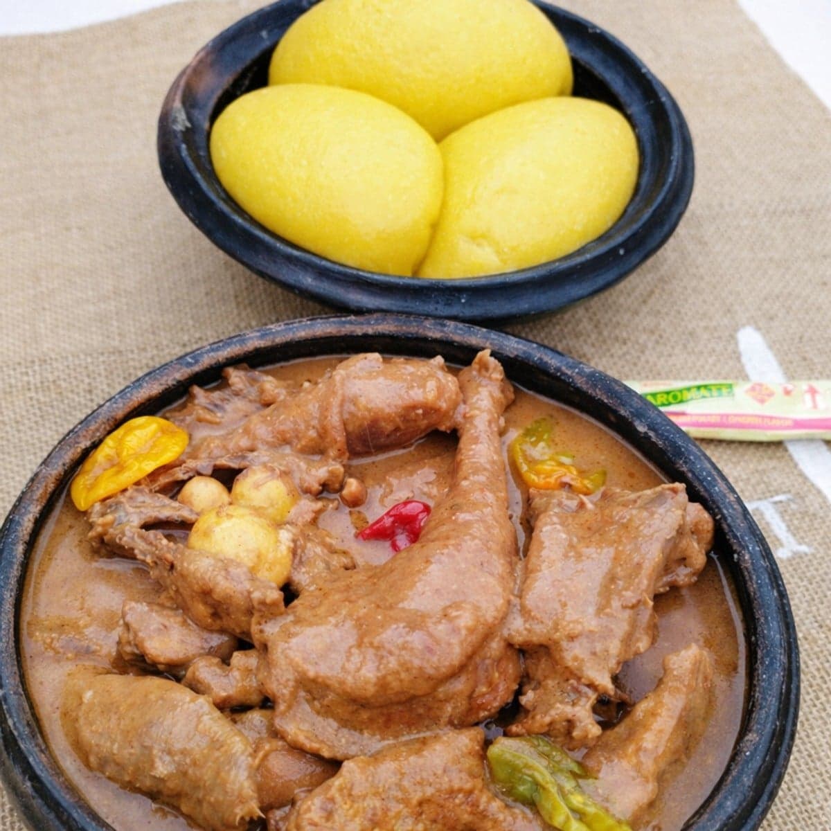 Foutou banane à la sauce arachide : recette ivoirienne