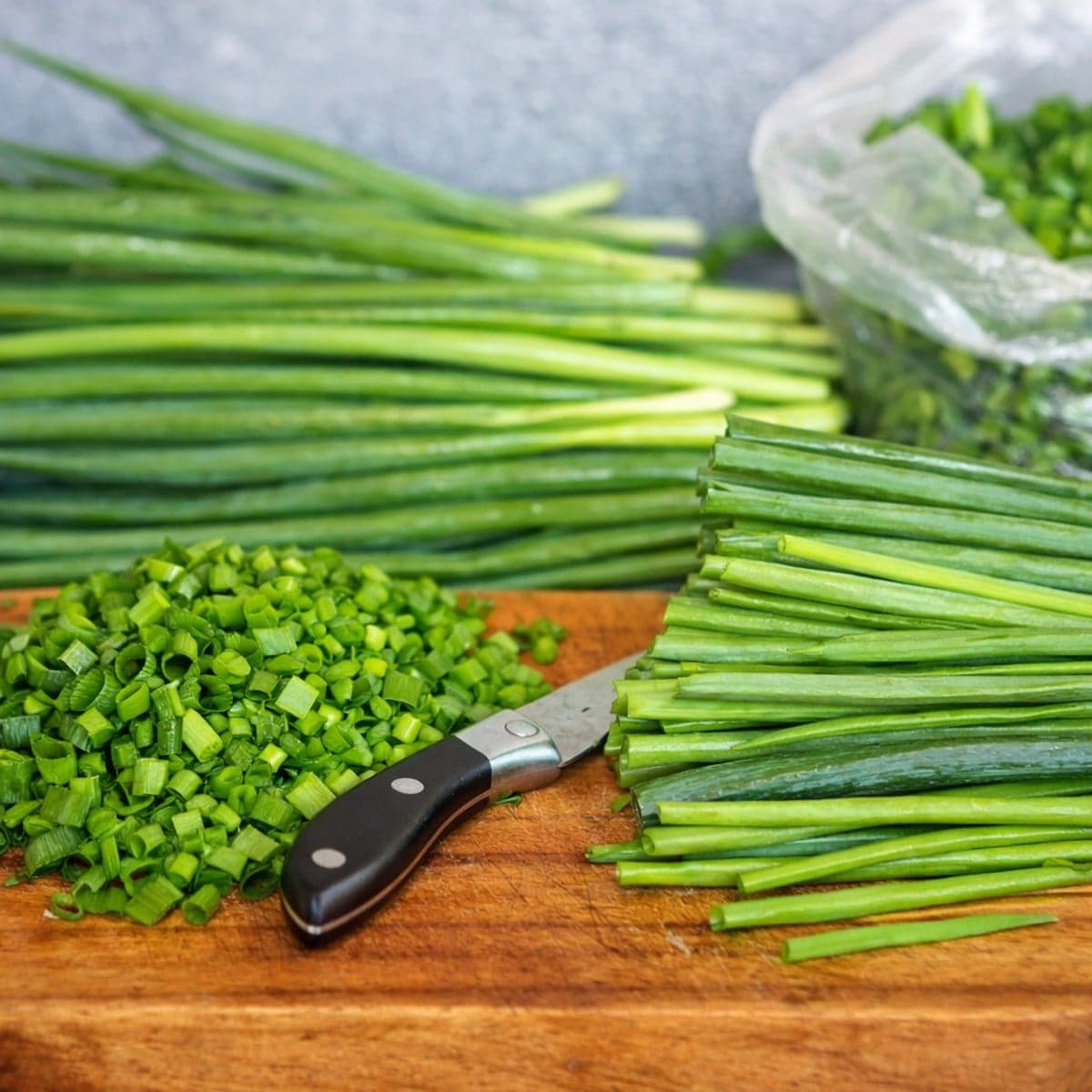La meilleure façon de congeler les oignons verts.