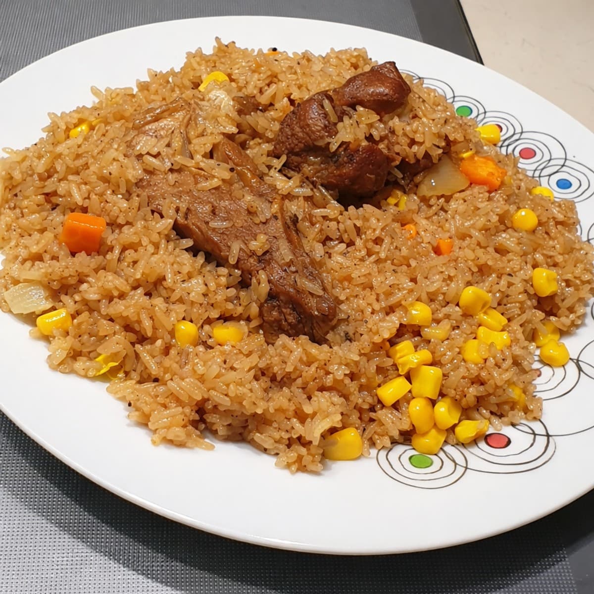 Riz gras à l’agneau : recette sénégalaise savoureuse