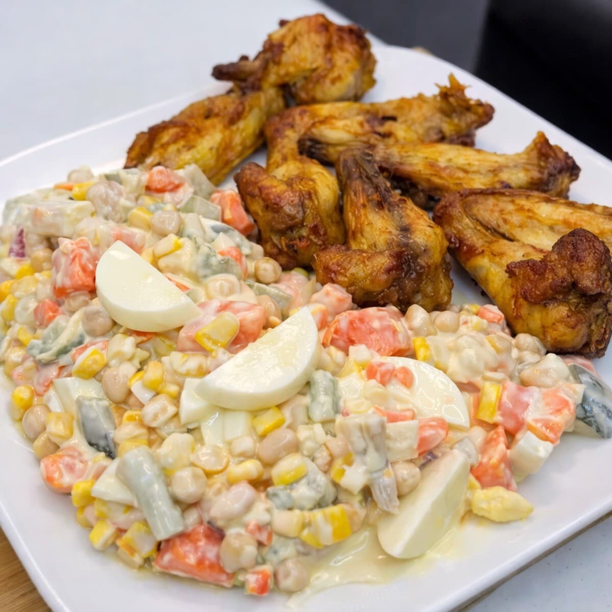 Ailes de poulet salade de légumes