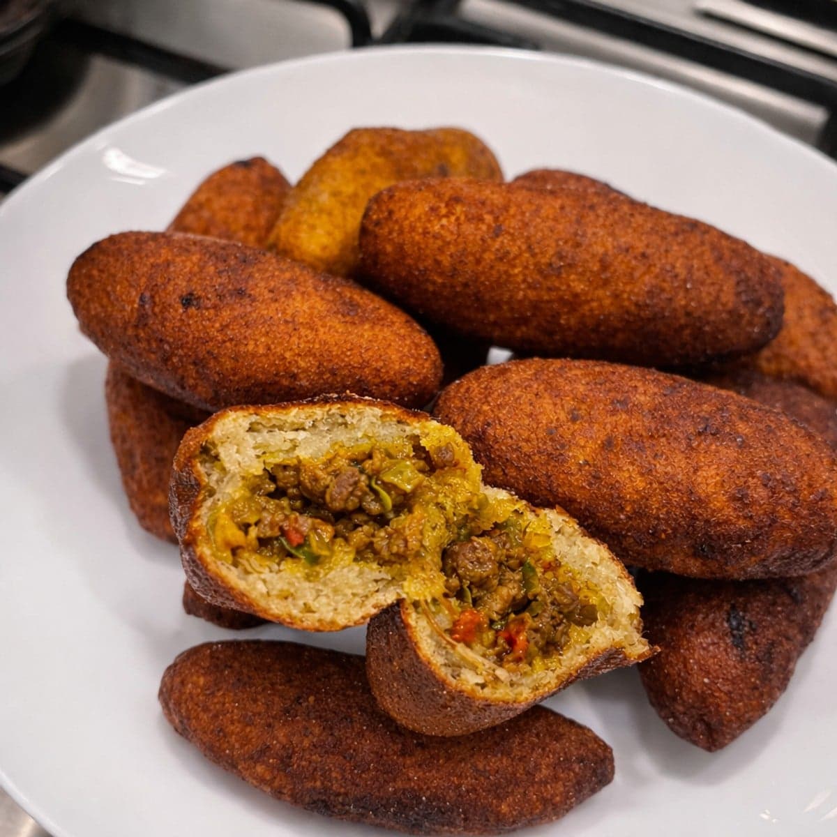 Beignets de manioc fourrés : croustillants dehors, savoureux dedans