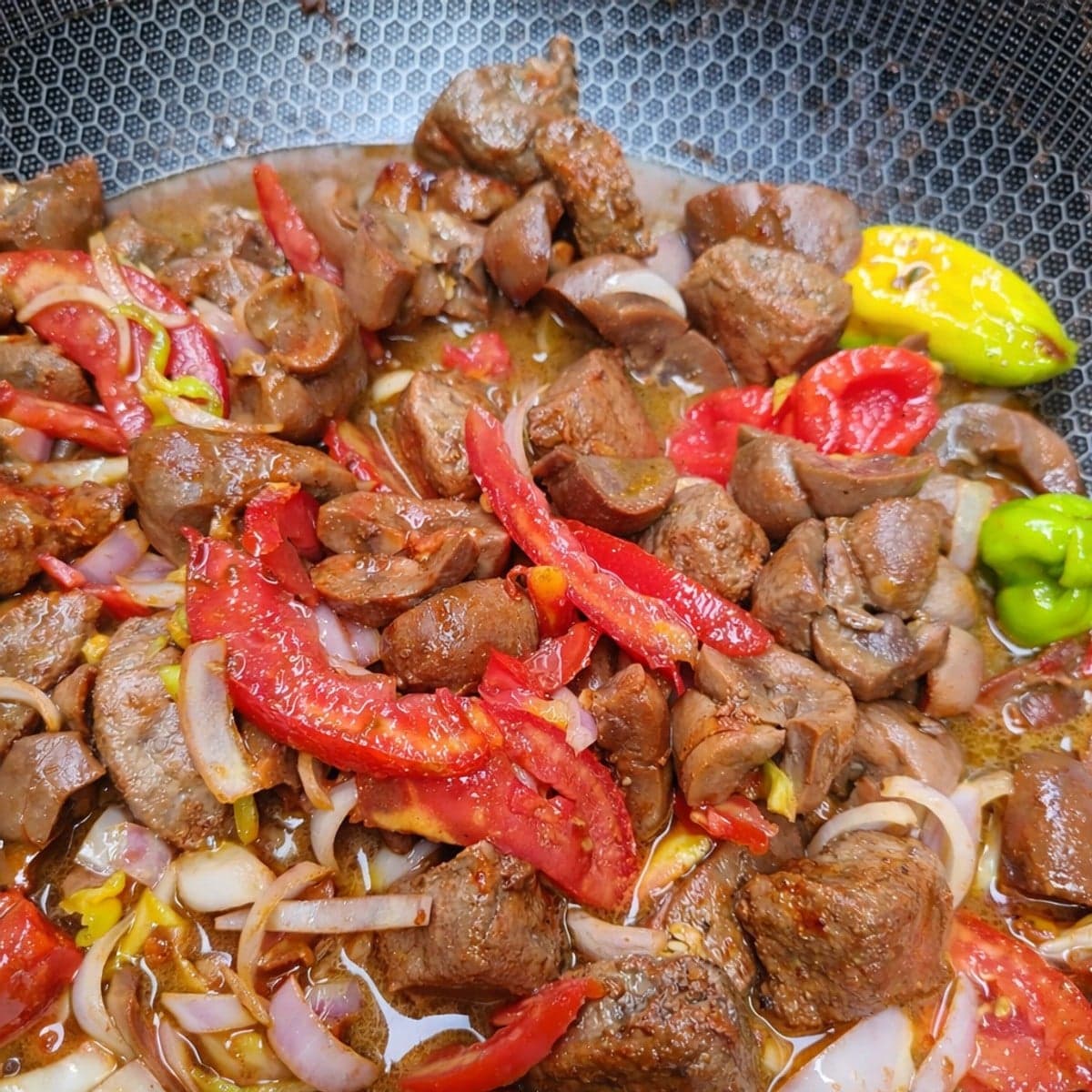 Rognon et foie de bœuf sautés : un duo tendre et savoureux pour ce soir