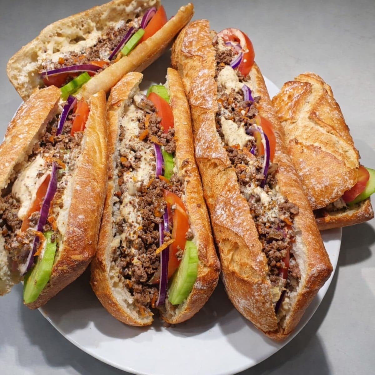 Sandwich gourmand à la viande hachée