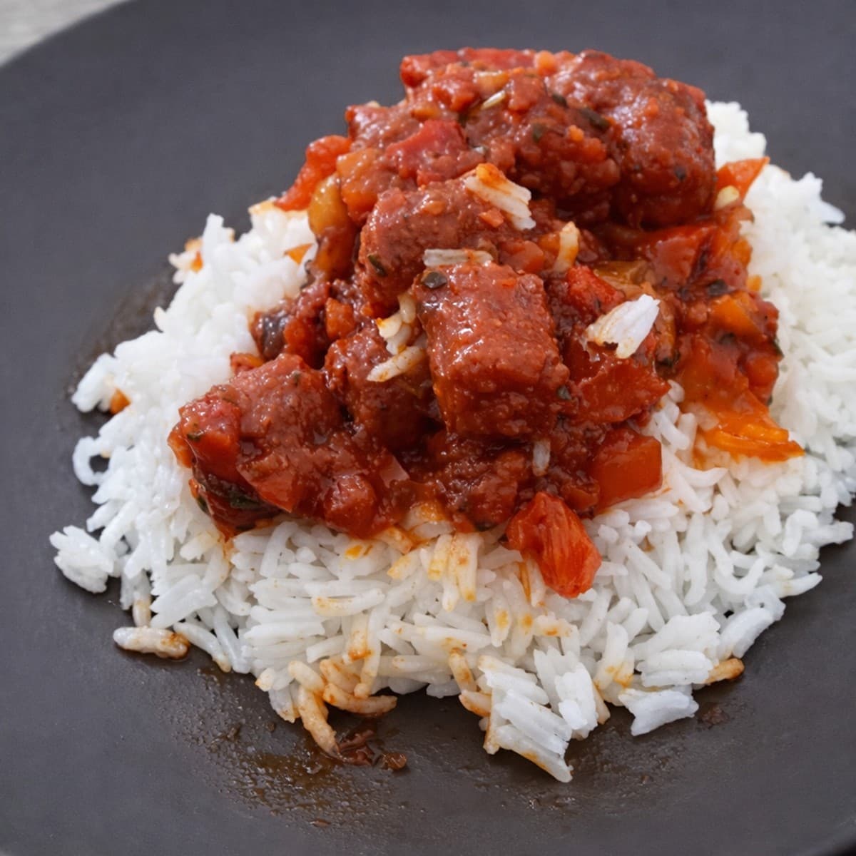 Comment atténuer l’acidité de la sauce tomate : conseils pratiques