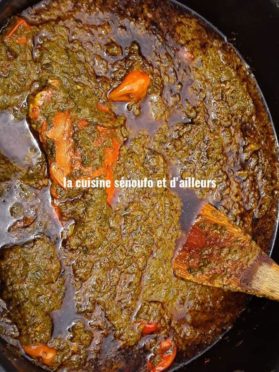 Bawin ou Bélaitoh ( les feuilles de manioc noyées dans la sauce graine de palme )