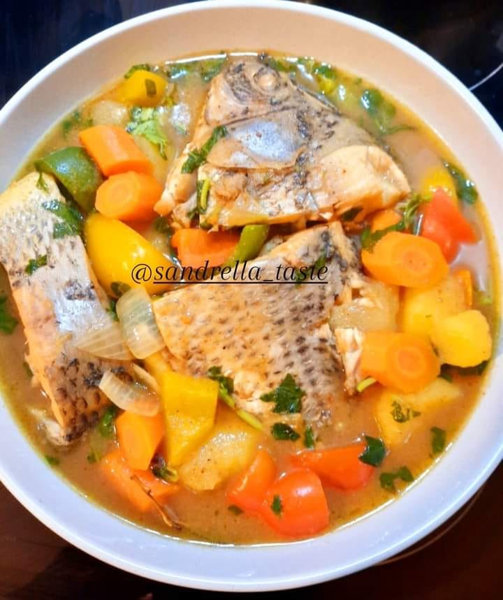 Cuisine de Chez Nous Bouillons de poisson, pomme de terre, poivrons