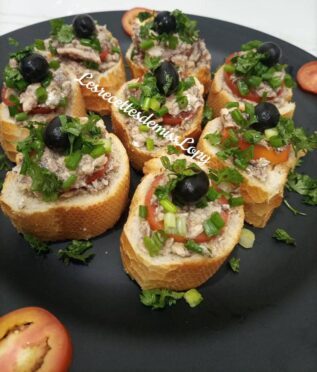 Toasts de rondelles de pain sardine