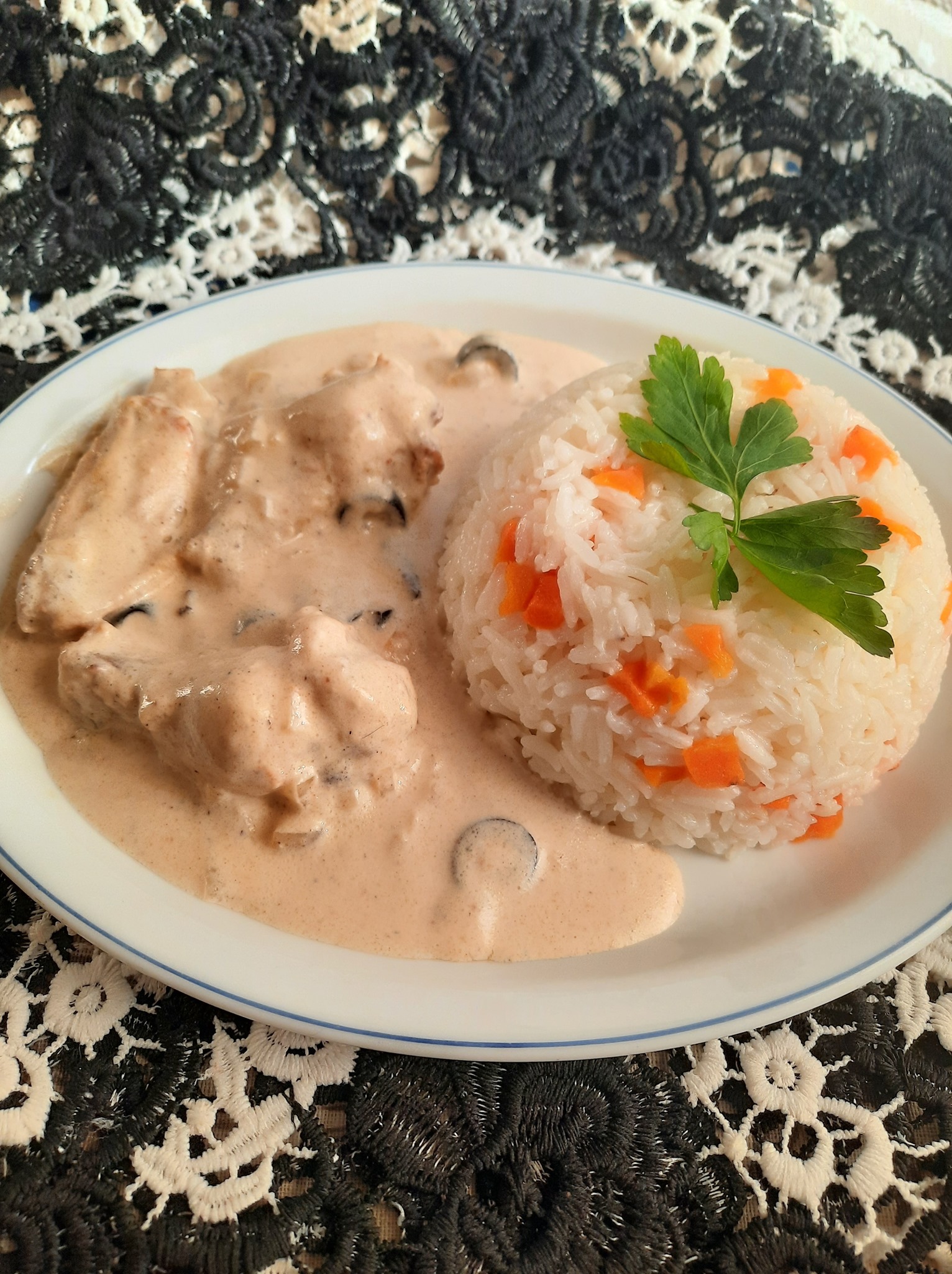 Sauce blanche à la crème fraiche avec du riz – Cuisine de Chez Nous