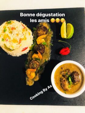 Boulettes de cabillauds aux crevettes accompagné de riz basmati aux poivrons  et d’une petite sauce au lait de coco