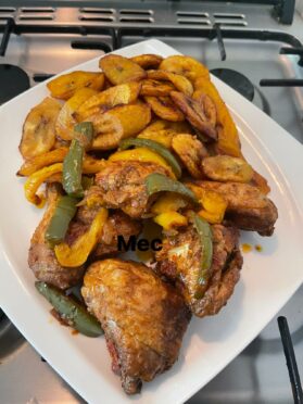 Bananes plantains et poulet frit