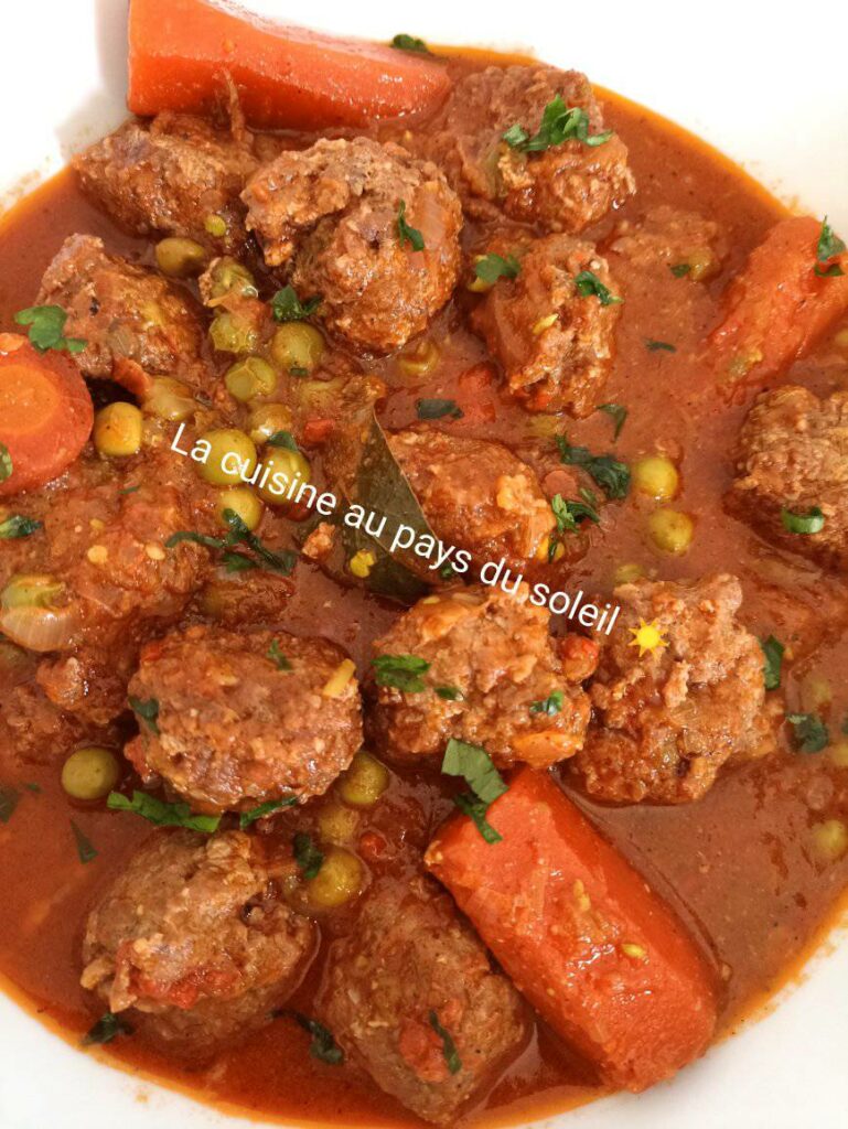 boulette de viande sauce tomate petit pois