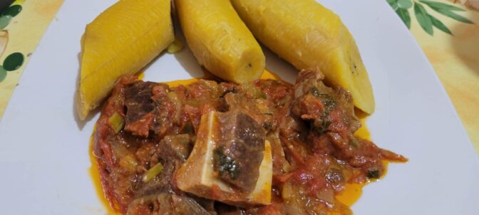 Plantain mur et sauce tomate au boeuf.