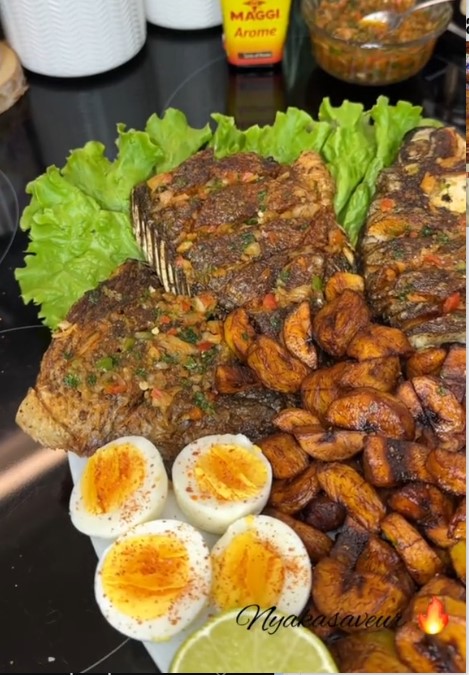 🐟🔥Poisson frit & aloco : un duo croustillant et savoureux! 🍌😋